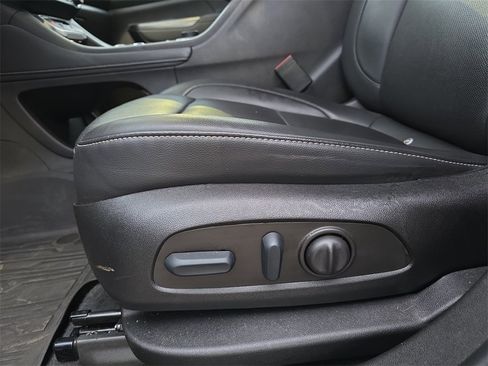 Used 2023 GMC Acadia SLT w/ Preferred Package image 32