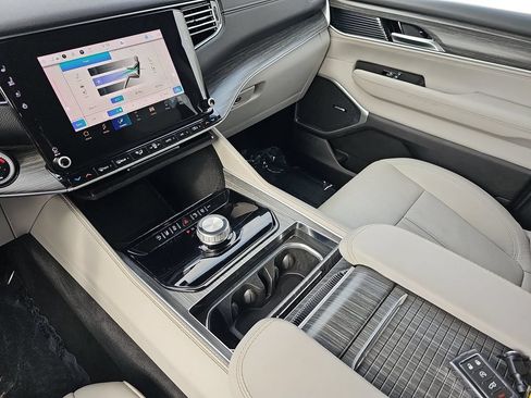 Used 2024 Jeep Wagoneer Series II w/ Flexible Seating Group RWD image 25