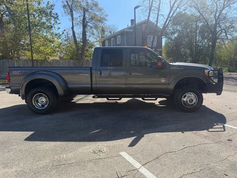 Used 2015 Ford F350 Lariat w/ Lariat Interior Package image 4