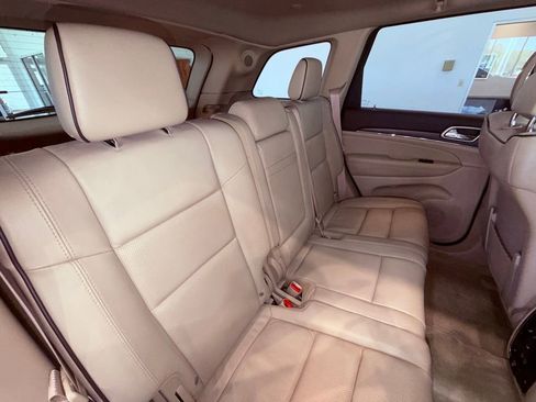 Used 2018 Jeep Grand Cherokee Overland image 12