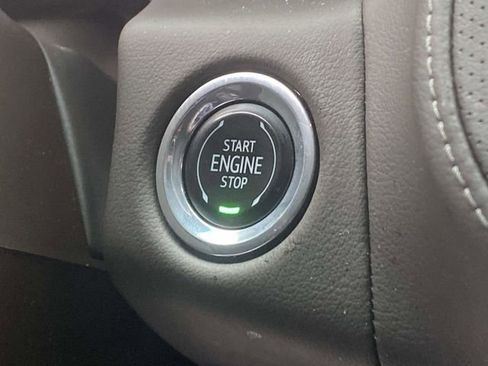 Used 2023 GMC Yukon SLT w/ SLT Luxury Package image 30