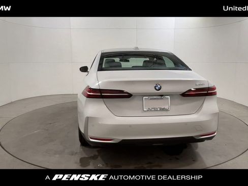 Used 2025 BMW 530i w/ Premium Package image 7