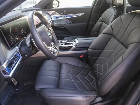 Used 2025 BMW 750e xDrive w/ Premium Package image 14