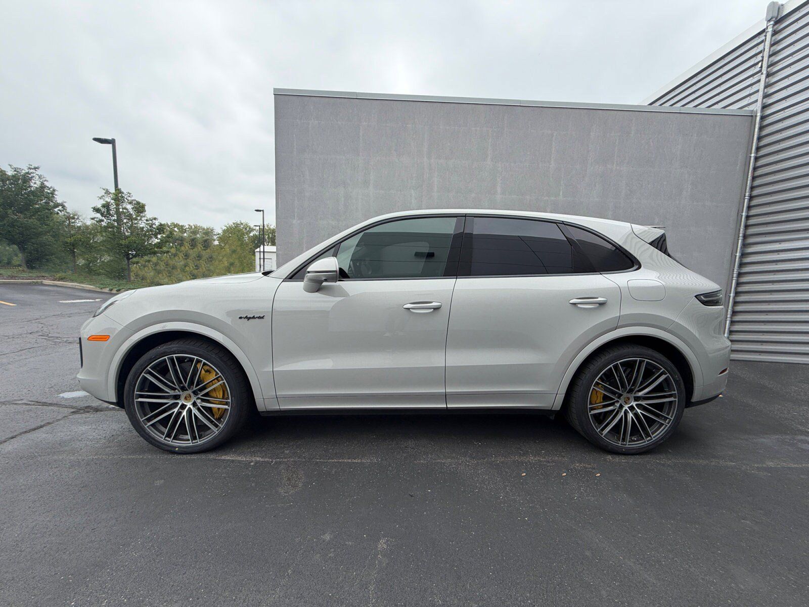 Certified 2020 Porsche Cayenne Turbo S AWD/4WD image 2