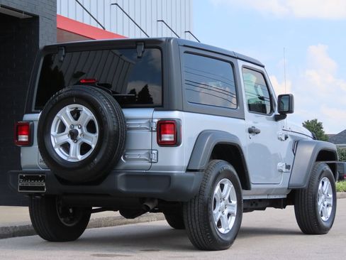 Used 2022 Jeep Wrangler Sport AWD/4WD image 5
