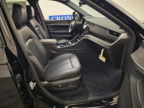 New 2025 Jeep Grand Cherokee Limited image 36