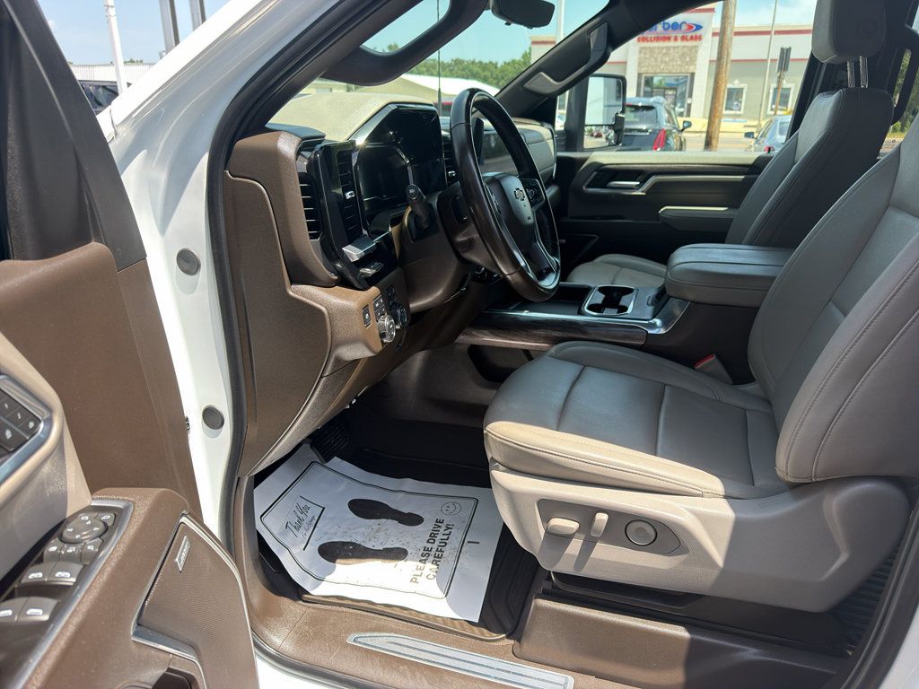 Used 2025 Chevrolet Silverado 3500 LTZ w/ LTZ Plus Package AWD/4WD image 11