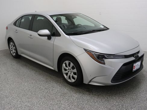 Used 2024 Toyota Corolla LE FWD image 4