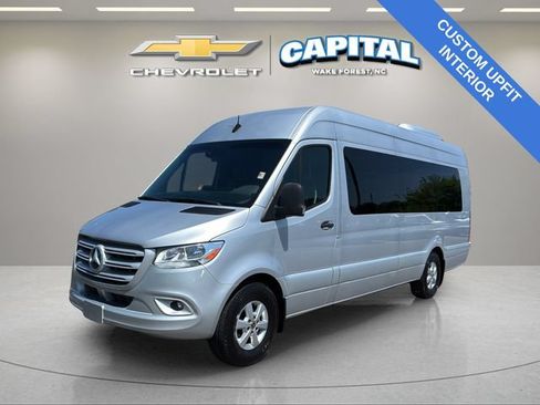 Used 2021 Mercedes-Benz Sprinter 2500 image 2