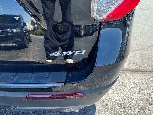 Used 2023 Ford Explorer XLT w/ Equipment Group 202A image 5