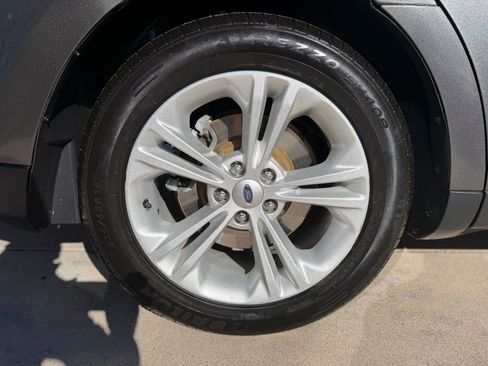 Used 2015 Ford Taurus SE image 17