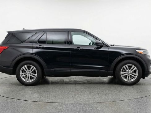Used 2024 Ford Explorer XLT RWD image 11