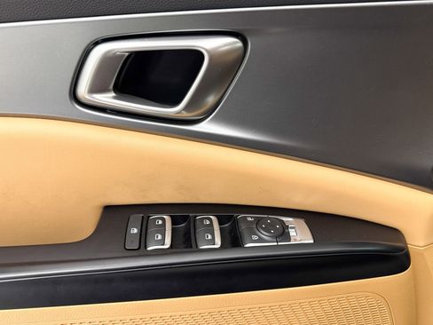 Used 2024 Kia Carnival LX image 27