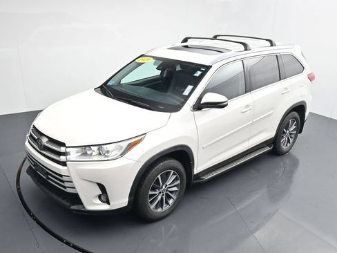 Used 2019 Toyota Highlander XLE AWD/4WD image 26