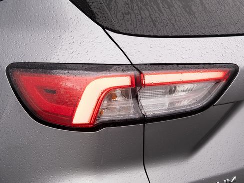 Used 2021 Ford Escape Titanium image 28