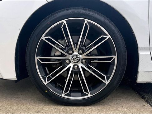 Used 2022 Toyota Avalon XSE image 11