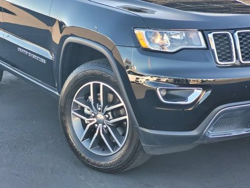 Certified 2018 Jeep Grand Cherokee Limited AWD/4WD image 3