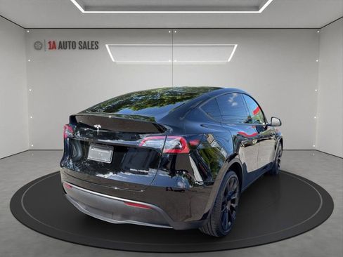 Used 2024 Tesla Model Y Long Range AWD/4WD image 5