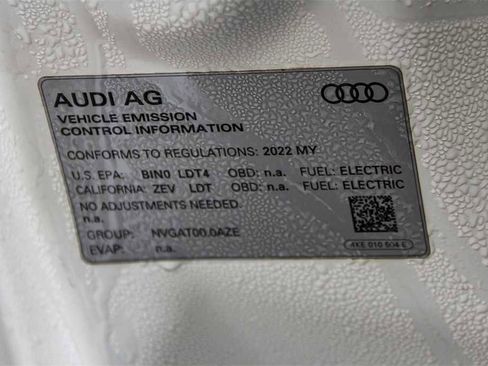 Used 2022 Audi e-tron Premium w/ Convenience Plus Package image 28