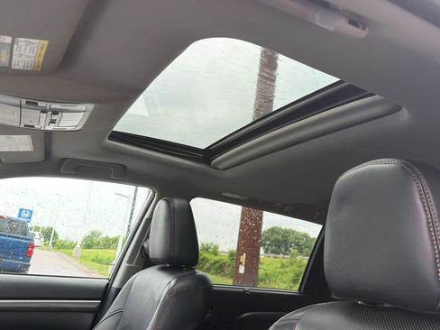 Used 2017 Toyota Highlander Limited AWD/4WD image 9