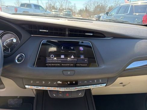 Certified 2022 Cadillac XT4 Luxury w/ Cold Weather Package image 14