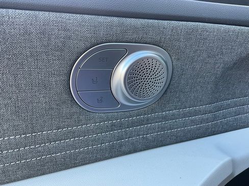 Used 2025 Hyundai Elantra Limited image 18