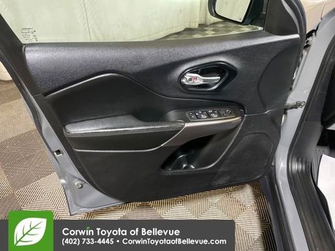 Used 2021 Jeep Cherokee Latitude Lux image 10