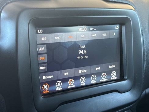 Used 2018 Jeep Renegade Latitude w/ Safety & Security Group FWD image 17