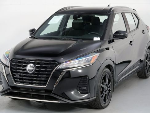 Used 2022 Nissan Kicks SR image 40