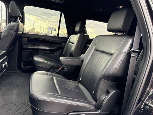 Used 2021 Ford Expedition Max XLT image 25