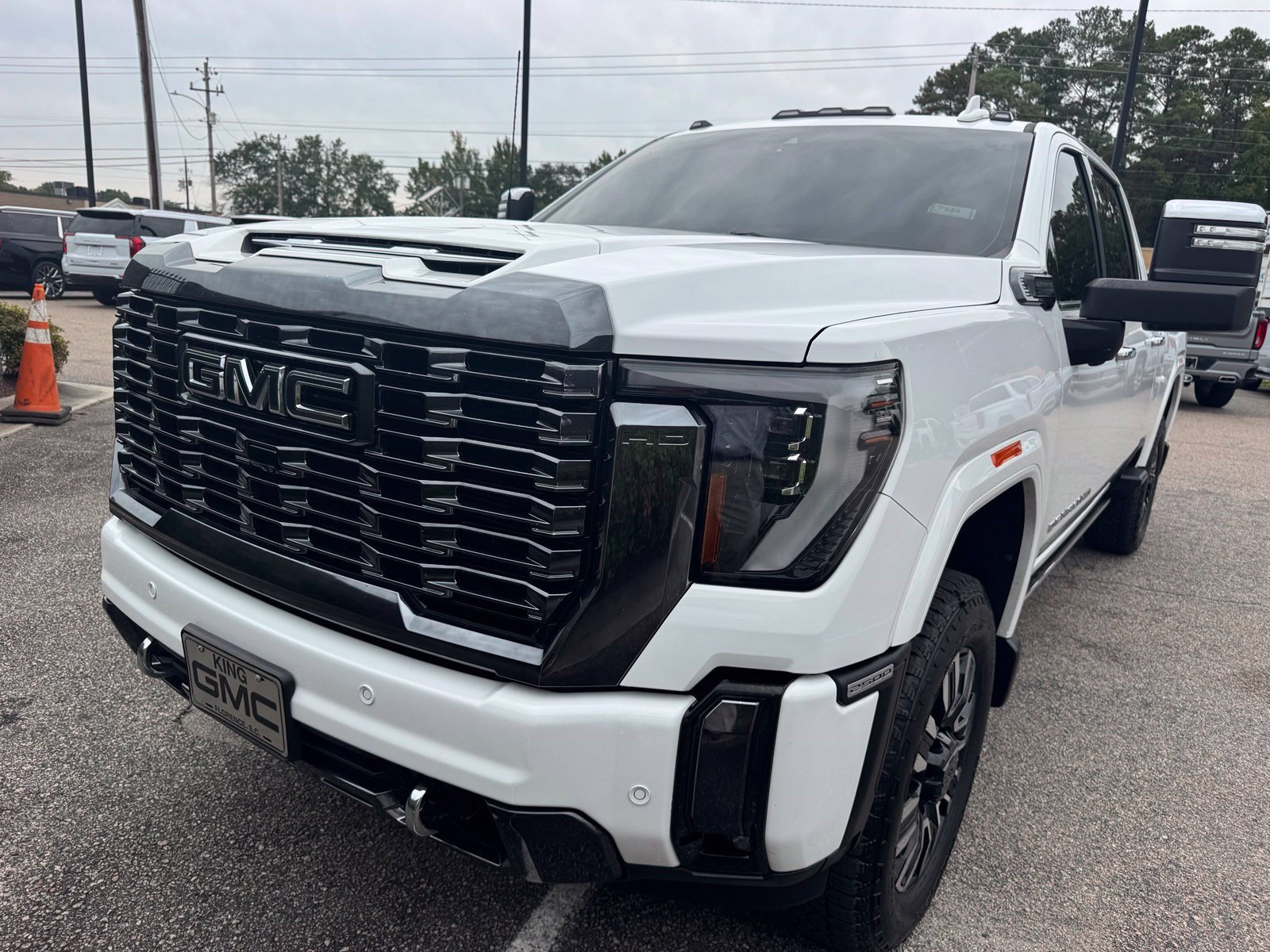 Used 2024 GMC Sierra 2500 Denali Ultimate AWD/4WD image 8