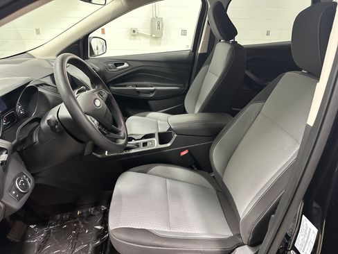 Used 2019 Ford Escape SE image 16