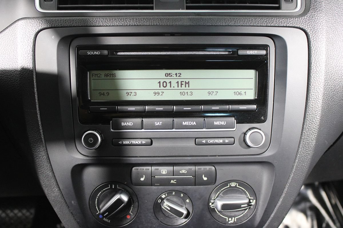 Used 2011 Volkswagen Jetta SE FWD image 12