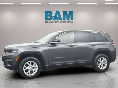 Used 2023 Jeep Grand Cherokee Limited AWD/4WD image 3