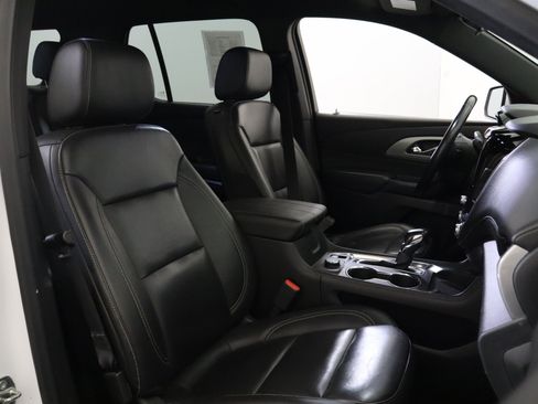 Used 2022 Chevrolet Traverse LT FWD image 20