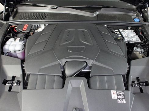 Certified 2025 Porsche Cayenne image 40