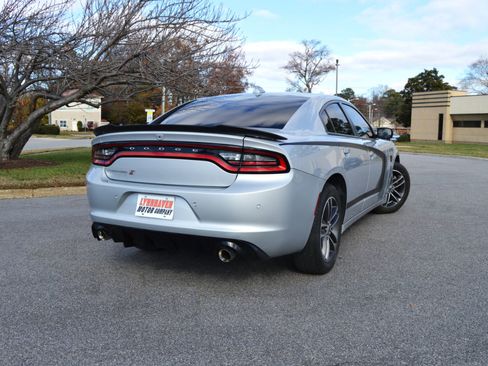 Used 2019 Dodge Charger SXT w/ Driver Confidence Group image 4