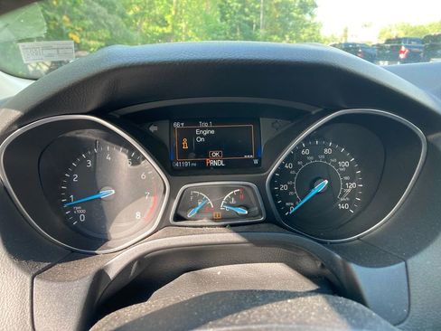 Used 2017 Ford Focus SE w/ Cold Weather Package image 19