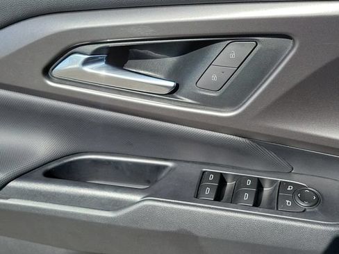 Used 2025 Chevrolet Equinox EV LT FWD image 25
