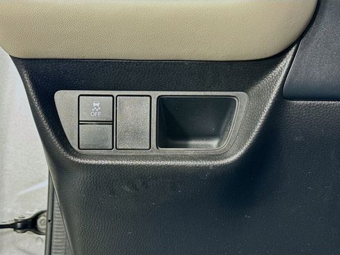 Used 2023 Honda HR-V LX image 11