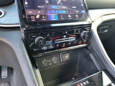 Certified 2024 Jeep Grand Cherokee L Limited RWD image 18