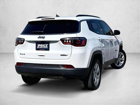 Used 2024 Jeep Compass Latitude AWD/4WD image 2