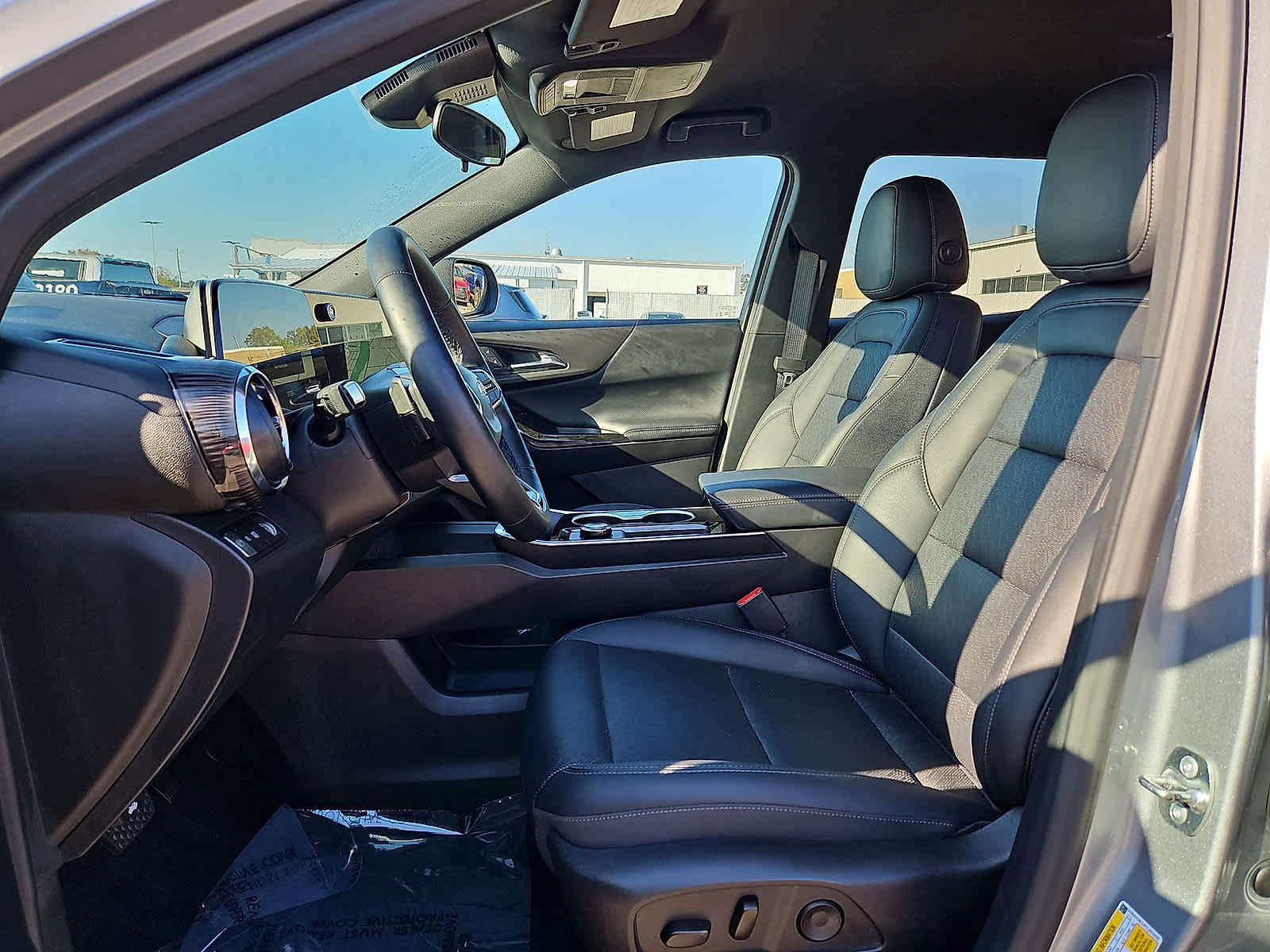 Used 2026 Chevrolet Equinox LT w/ Convenience Package II FWD image 25