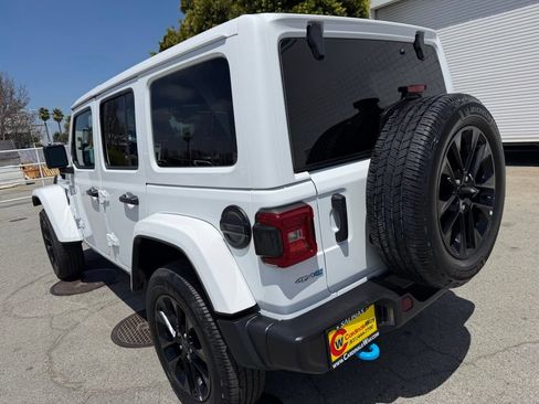 Used 2024 Jeep Wrangler Unlimited Sahara AWD/4WD image 4