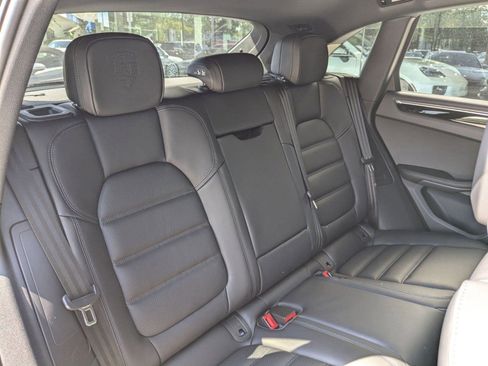 Certified 2025 Porsche Macan image 25