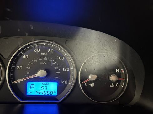 Used 2011 Hyundai Santa Fe GLS image 23