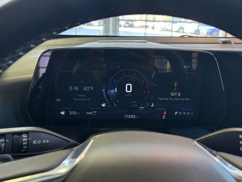 Used 2025 Chevrolet Equinox LT image 44