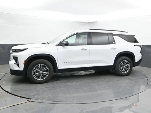 Used 2024 Chevrolet Traverse LT FWD image 7
