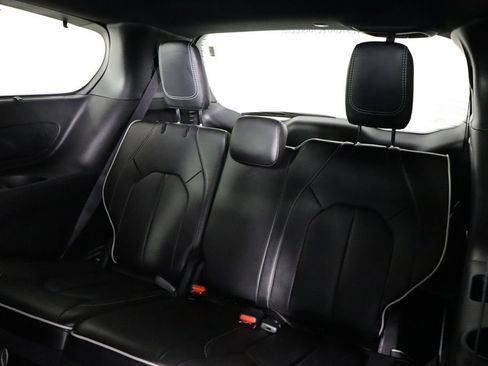 Used 2025 Chrysler Pacifica Limited FWD image 10