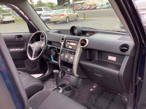 Used 2004 Scion xB FWD image 30